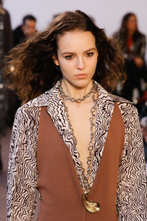 Details Chloé Fall 2018 Ready-to-Wear , Детали коллекции Хлоя осень зима 2018 , Fashion show , неделя моды в Париже , PFW , Paris Fashion Week , Mainstyles